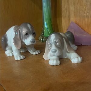 2 pc Lladró porcelain beagle puppies #1070 "Beagle Puppy" & #1071 "Sad Puppy".